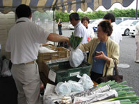 宝性寺越谷別院施餓鬼野菜即売会